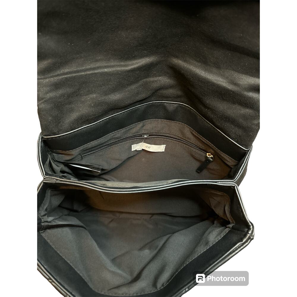 H&M puffed purse with adjustable chain strap - Picture 3 of 3